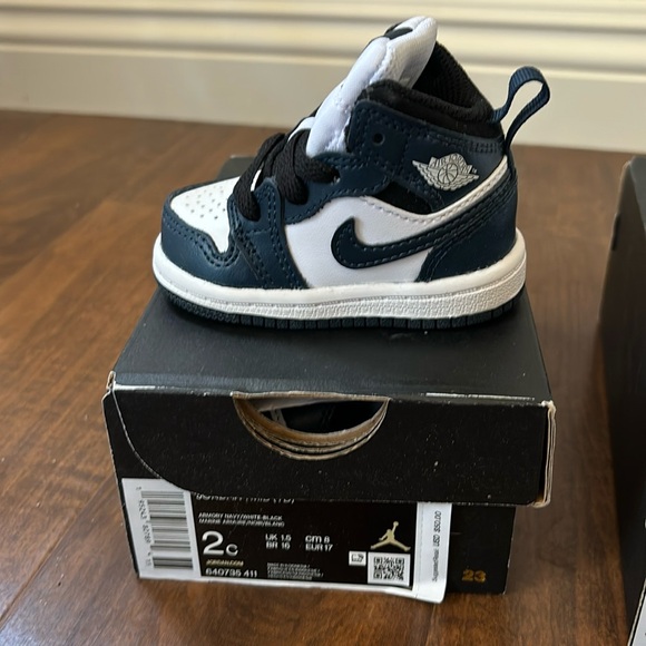 Jordan 1 Mid Size 2C - Picture 1 of 2